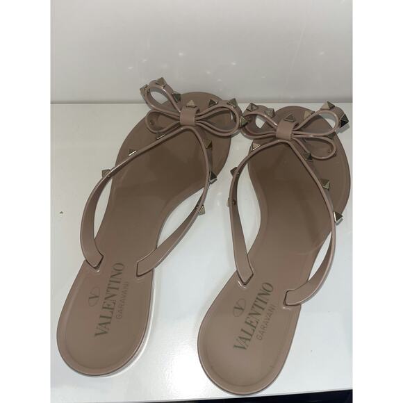 Valentino Garavani Beige Rockstud Bow Jelly Sandals - Size 39 - Picture 1 of 4